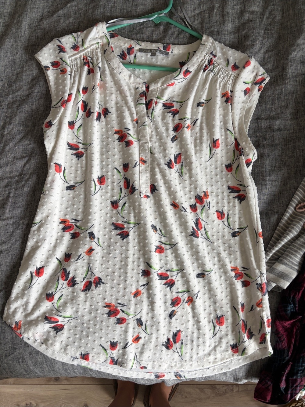 Daniel Rainn White Dot-Texture Tunic with Red Tulip Print